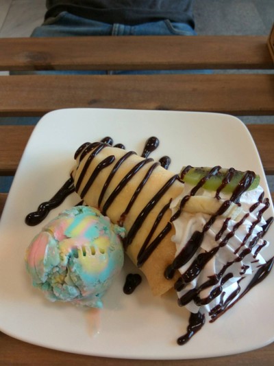 เครปกล้วย+กีวี่+ไอศกรีมเรนโบว์