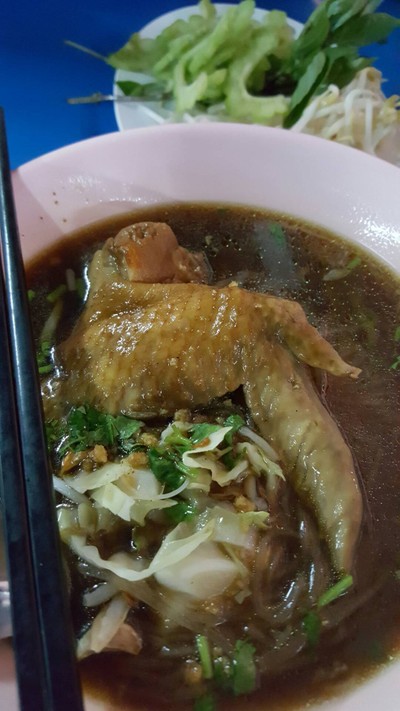ก๋วยเตี๋ยวน่องไก่