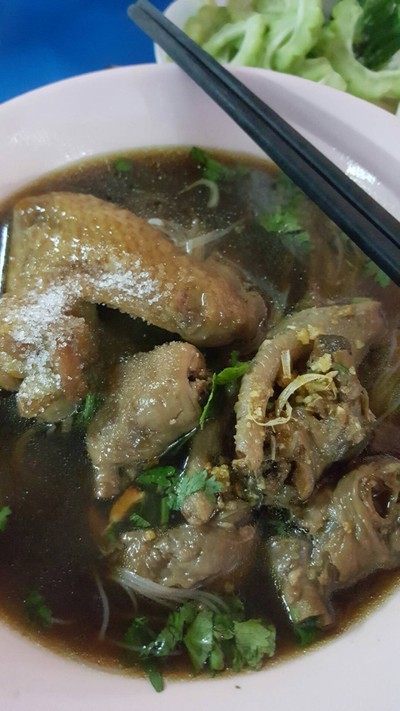 ก๋วยเตี๋ยวน่องไก่