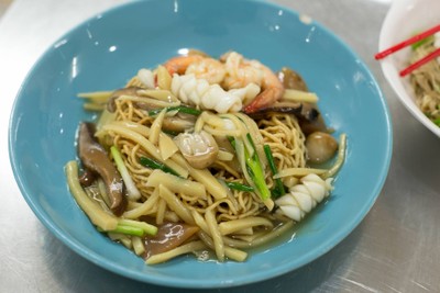 บะหมี่บ้านโป่งเจ๊แดง -