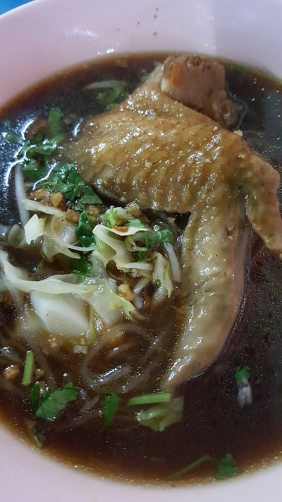 ก๋วยเตี๋ยวน่องไก่