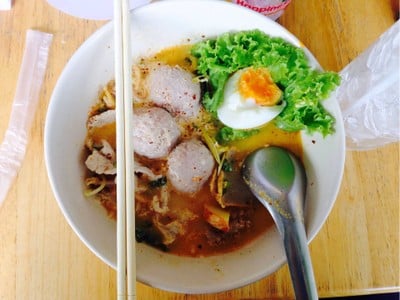 ก๋วยเตี๋ยวต้มยำกุ้งมะนาวไข่หวาน หมูเด้ง