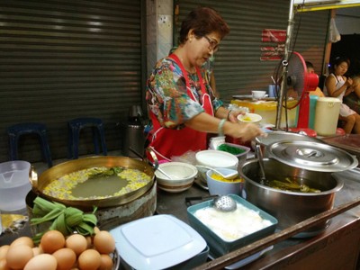 บัวลอยไข่หวานทรงเครื่อง (บัวลอยไม่มีสาขา)