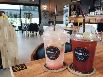 Warm Up Cafe'
