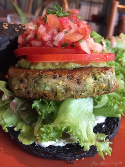 Broccoli Quinoa Charcoal Burger