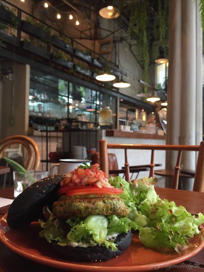 Broccoli Quinoa Charcoal Burger
