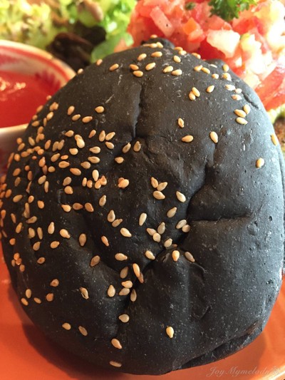 Broccoli Quinoa Charcoal Burger