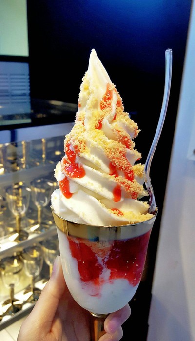 Strawberry Tiramisu