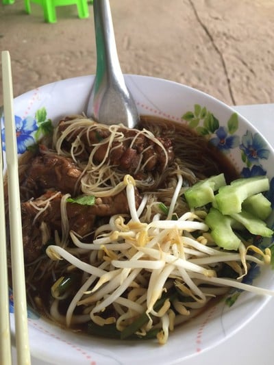 ข้าวมันไก่ ก๋วยเตี๋ยวไก่ตุ๋น ข้าวมันไก่ ก๋วยเตี๋ยวไก่ตุ๋น