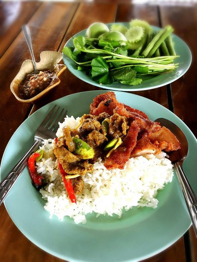 น้อยข้าวแกงตนคอน (NOI KHAO KAENG KHON KHON RESTAURANT) น้อยข้าวแกงตนคอน (NOI KHAO KAENG KHON KHON RESTAURANT)