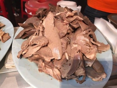 เกาเหลาเลือดหมูนายเว้ง จั๊กกะจี้เลิศรส เกาเหลาเลือดหมูนายเว้ง จั๊กกะจี้เลิศรส