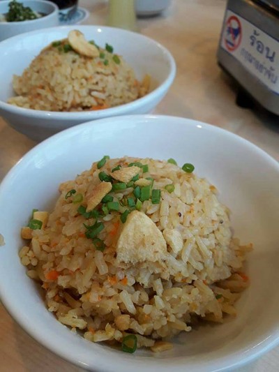 ข้าวกระเทียม