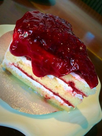 เค้กสตอเบอรี่นมสด เปรี้ยวๆ อร่อย