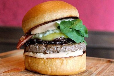 25 Degrees Burgers, Wine & Liquor Bar (ทเวนตี้ไฟว์ ดีกรี) Pullman Bangkok Hotel G 25 Degrees Burgers, Wine & Liquor Bar (ทเวนตี้ไฟว์ ดีกรี) Pullman Bangkok Hotel G