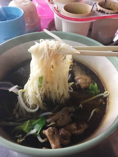 ก๋วยเตี๋ยวไก่ตุ๋น