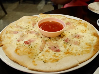 pizza carbonara (99฿)