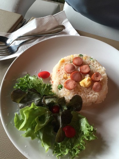 ข้าวผัดไส้กรอก