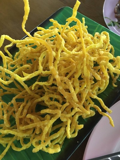 หมี่กรอบ