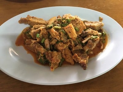 ยำคอหมูอบ