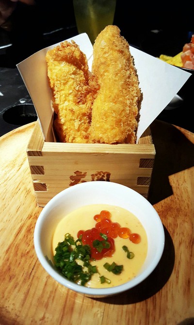 แซลมอลชีสชุปเกล็ดขนมปังทอด