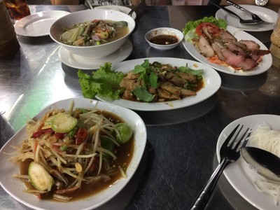 อาหาร หรือ เครื่องดื่ม