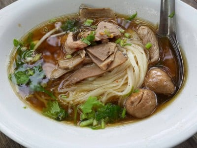 ก๋วยเตี๋ยวเฮียตี๋น้อย (Tee Noi Noodle) เนินมะกอก ก๋วยเตี๋ยวเฮียตี๋น้อย (Tee Noi Noodle) เนินมะกอก