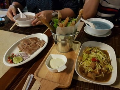 อาหาร หรือ เครื่องดื่ม