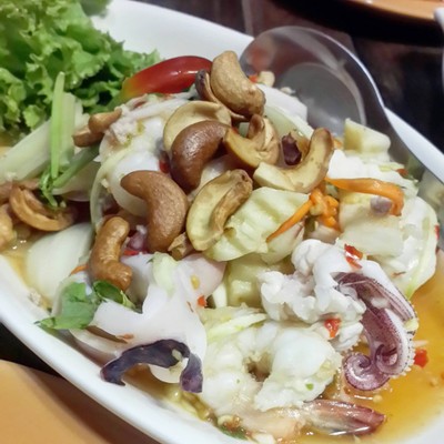 ยำยอดมะพร้าวอ่อนกุ้งสด