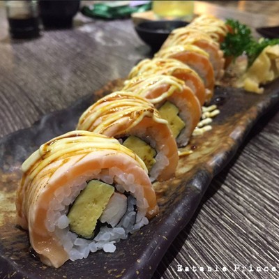 SALMON ROLL