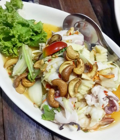 ยำยอดมะพร้าวอ่อนกุ้งสด