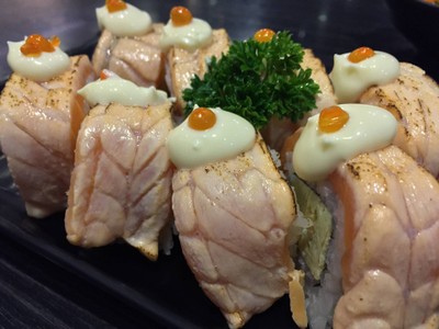 แซลมอนโรล