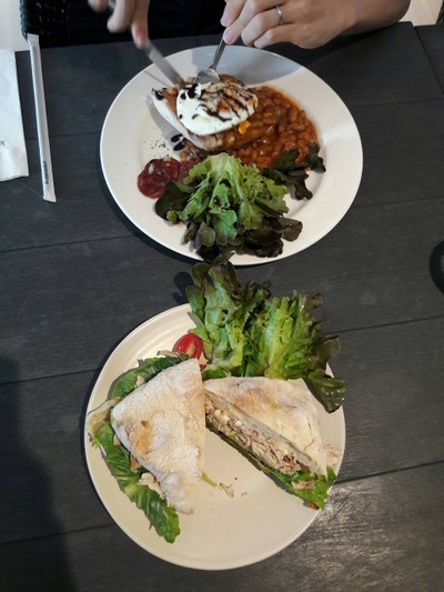 อาหาร หรือ เครื่องดื่ม