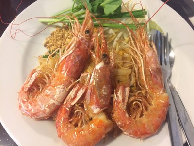 ผัดไทยกุ้งใหญ่