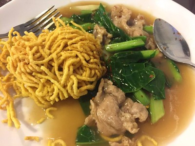 ก๋วยเตี๋ยวราดหน้าฮ่องกงหมู