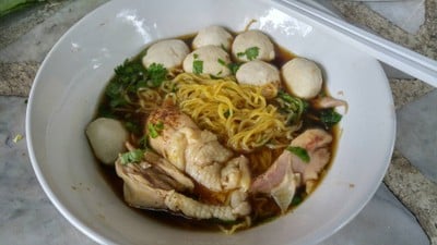 เมนูของร้าน ก๋วยเตี๋ยวไก่ป้าหลวย