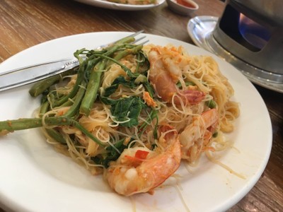 ผัดหมี่ผักกระเฉด