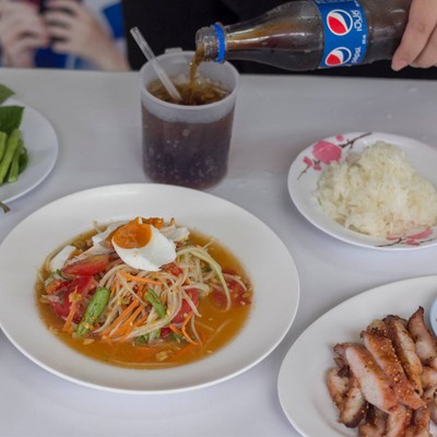 ส้มตำเจ๊แดงสามย่าน ต้นตำหรับ