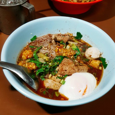 ป้อม ก๋วยเตี๋ยวหมูน้ำตก (ก๋วยเตี๋ยวหมูน้ำตก (ป้อม)) ป้อม ก๋วยเตี๋ยวหมูน้ำตก (ก๋วยเตี๋ยวหมูน้ำตก (ป้อม))
