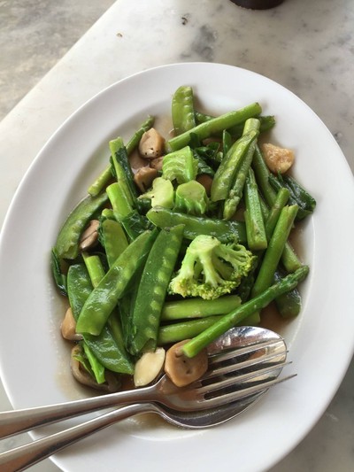 ผัดผักรวม ราคา 250 บาท