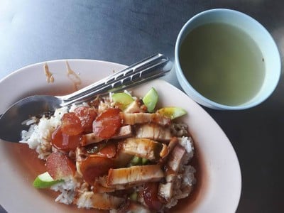 ข้าวรวมมิตรพิเศษ 45.- (ธรรมดา 40.-)
น้ำซุปผักกาดดอง แต่วันนี้ผักหาย