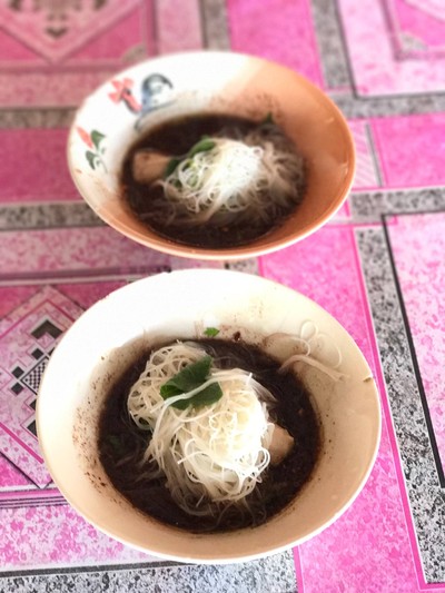 หมี่ขาวก๋วยเตี๋ยวหมูน้ำตก