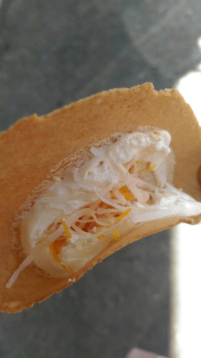 ขนมเบื้องหน้าวัดสันป่าข่อย