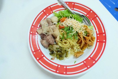 บะหมี่แห้งซามเซียนตุ๋น
