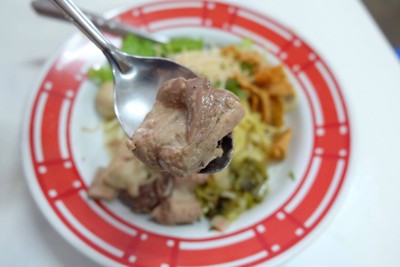 บะหมี่แห้งซามเซียนตุ๋น