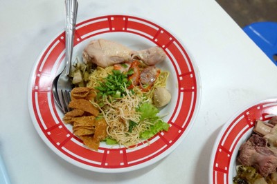 บะหมี่แห้งไก่ตุ๋น