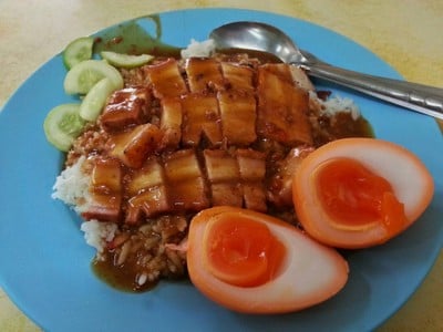 ข้าวหมูแดงสีมรกต (Si Morakot) Soi Su Korn 1 ข้าวหมูแดงสีมรกต (Si Morakot) Soi Su Korn 1