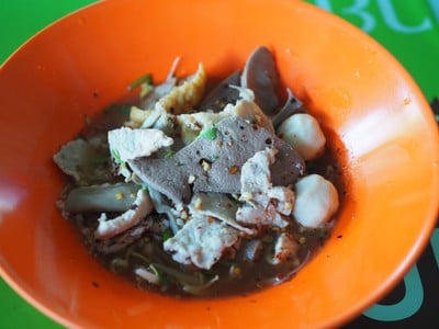 ก๋วยเตี๋ยวหมูต้มยำตำลึงตาเบิร์ด (หน้าวัง)
