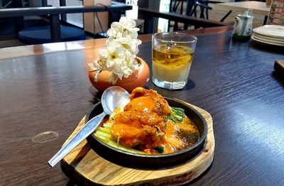 หอยนางรมราดซอสหอยเม่น