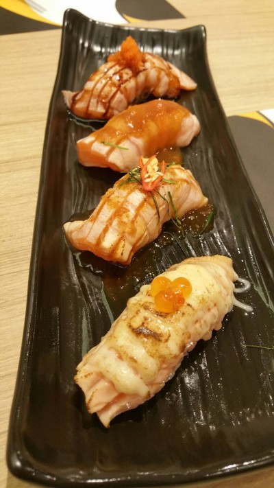 Salmon Aburi Sushi Set