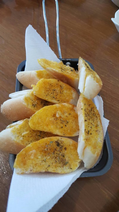 ขนมปังกระเทียม